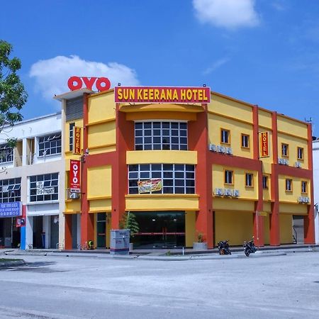 OYO 89387 Sun Keerana Hotel Klang Bagian luar foto