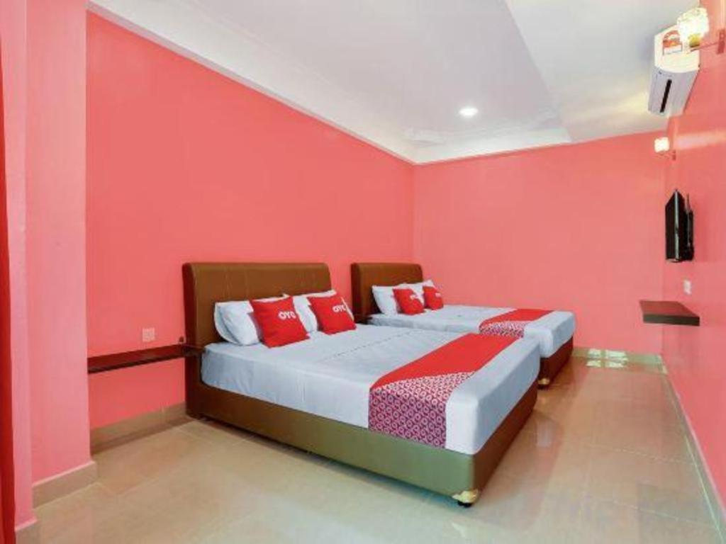 OYO 89387 Sun Keerana Hotel Klang Bagian luar foto