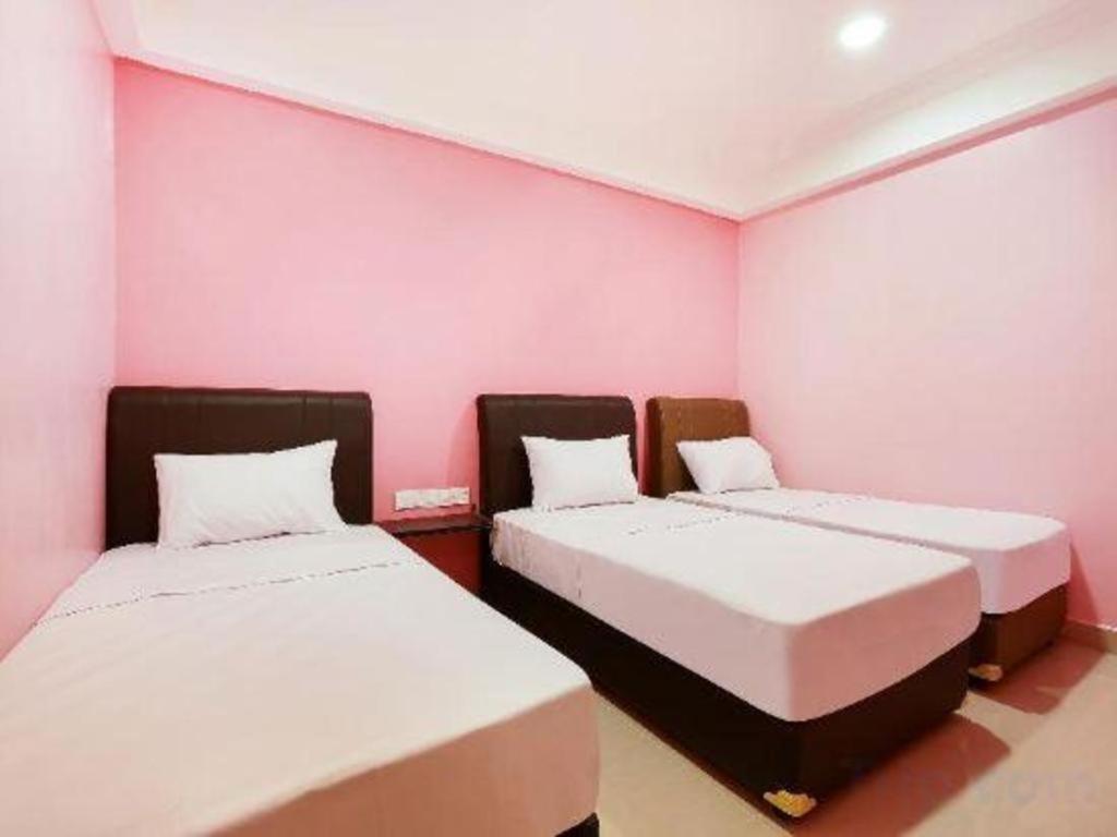 OYO 89387 Sun Keerana Hotel Klang Bagian luar foto