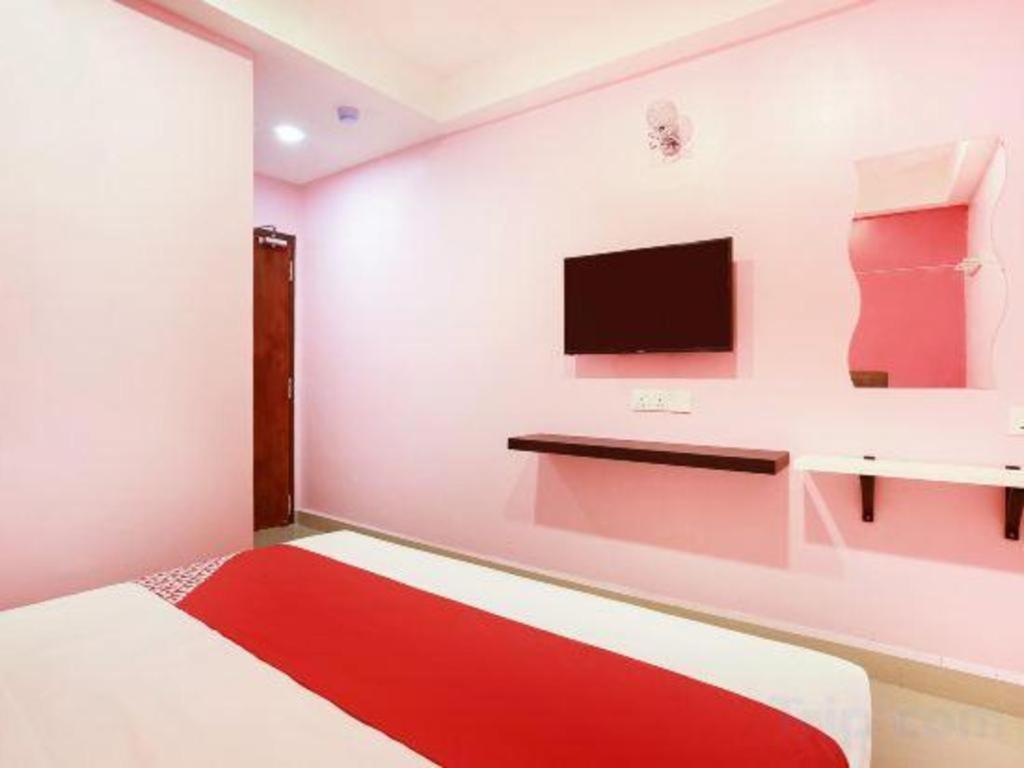 OYO 89387 Sun Keerana Hotel Klang Bagian luar foto