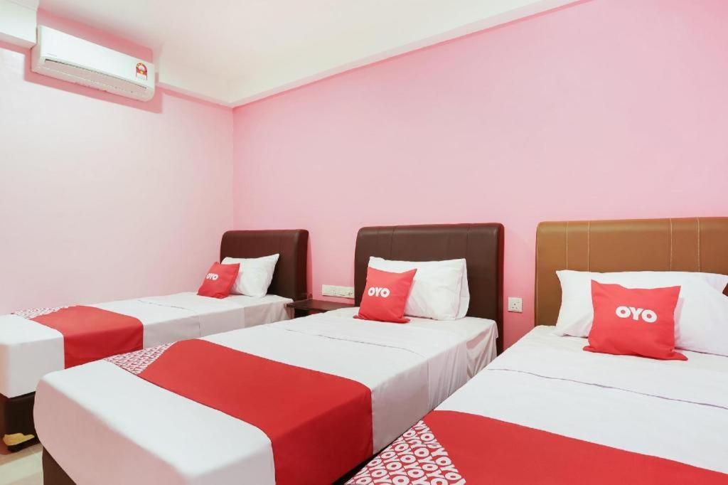 OYO 89387 Sun Keerana Hotel Klang Bagian luar foto