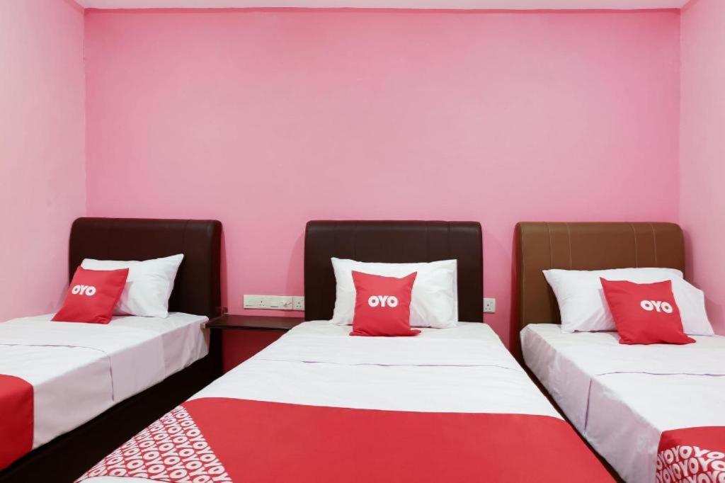 OYO 89387 Sun Keerana Hotel Klang Bagian luar foto
