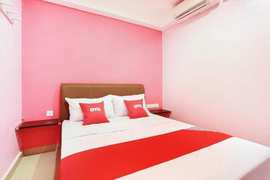 OYO 89387 Sun Keerana Hotel Klang Bagian luar foto