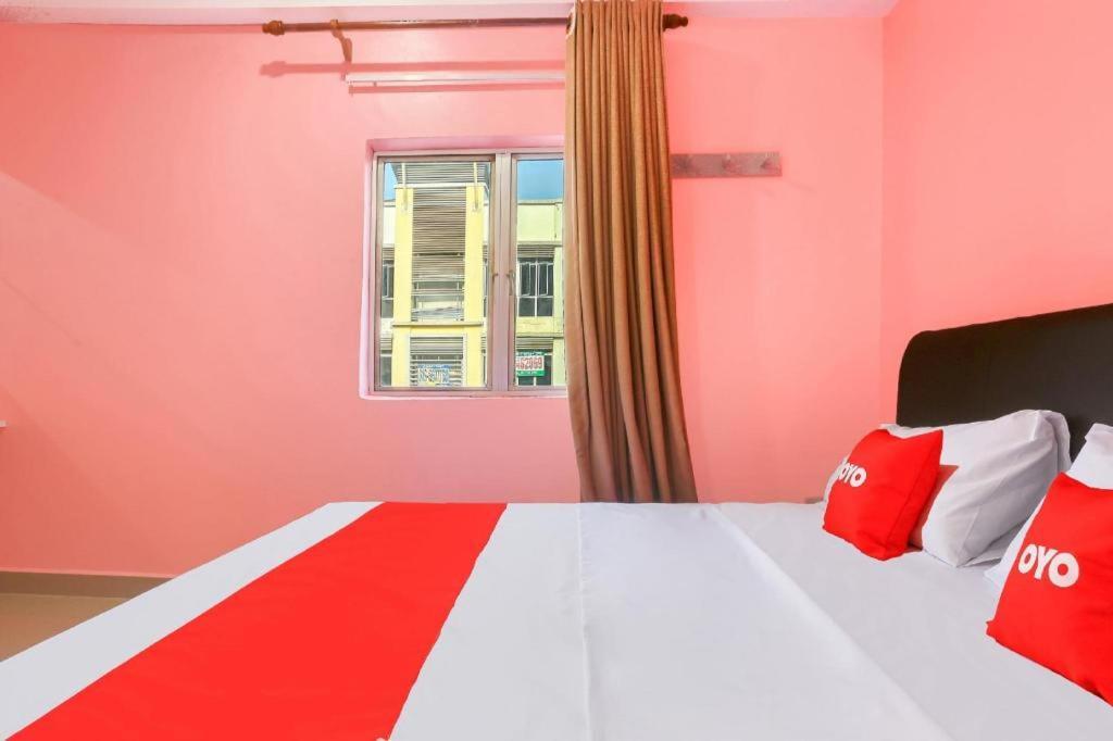 OYO 89387 Sun Keerana Hotel Klang Bagian luar foto