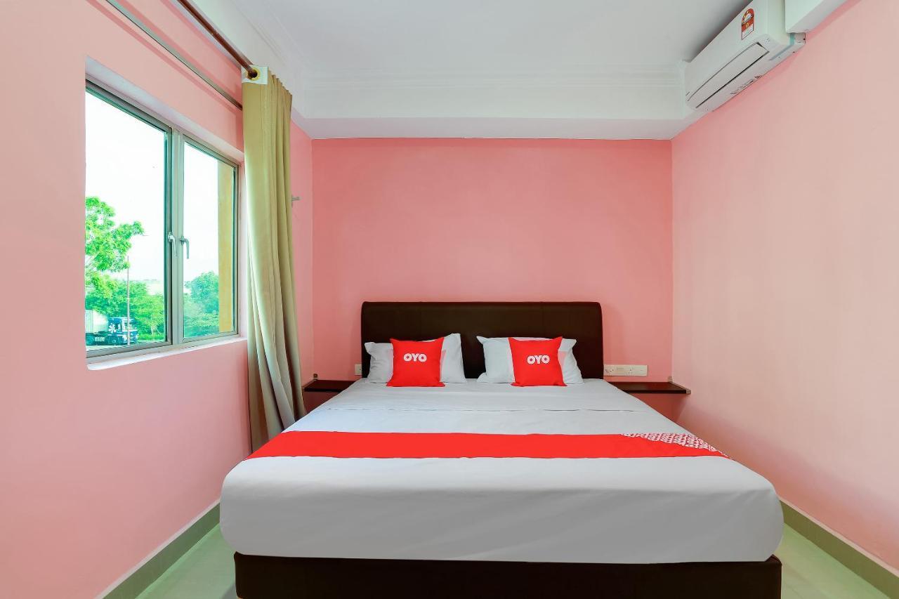 OYO 89387 Sun Keerana Hotel Klang Bagian luar foto