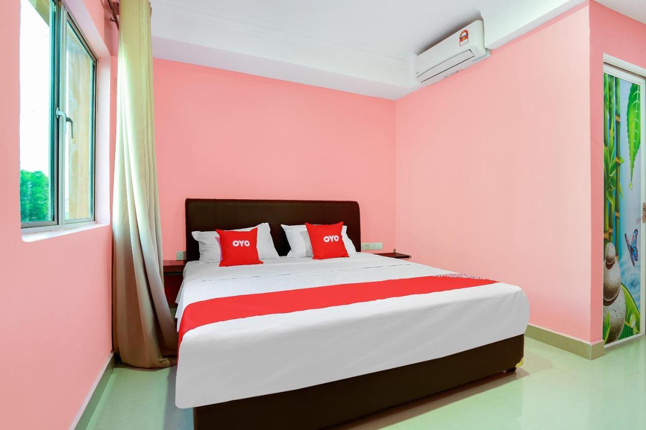OYO 89387 Sun Keerana Hotel Klang Bagian luar foto