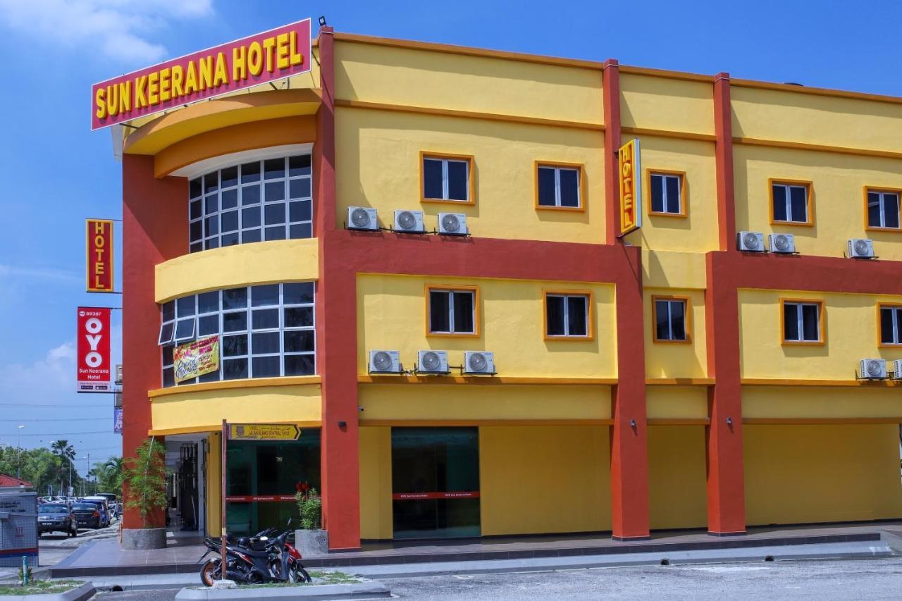OYO 89387 Sun Keerana Hotel Klang Bagian luar foto