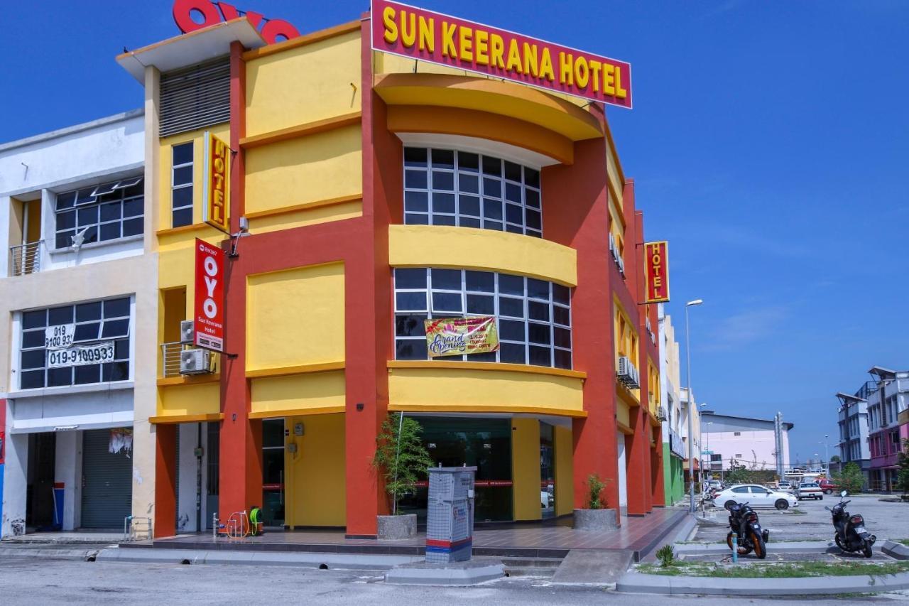 OYO 89387 Sun Keerana Hotel Klang Bagian luar foto
