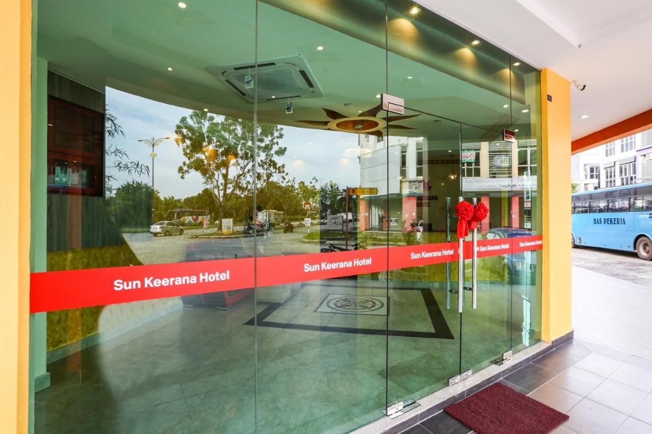 OYO 89387 Sun Keerana Hotel Klang Bagian luar foto